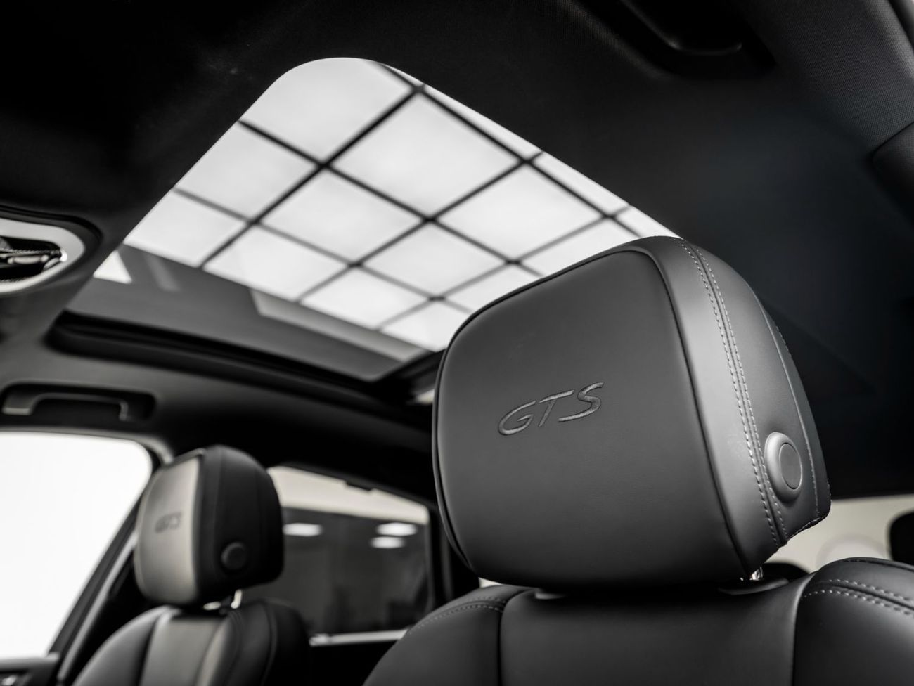 Porsche Macan GTS 3.0L (360 HP) 2024 Porsche Macan GTS, 2026 Porsche Warranty, Low KMs, GCC