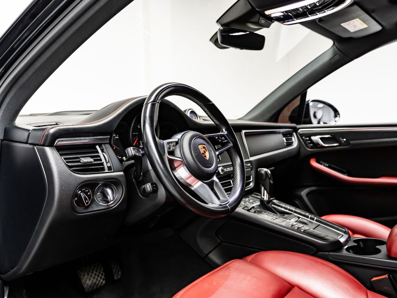 Porsche Macan Std 2.0L (252 HP) 2019 Porsche Macan, March 2026 Blackline Warranty, Full Service History, GCC