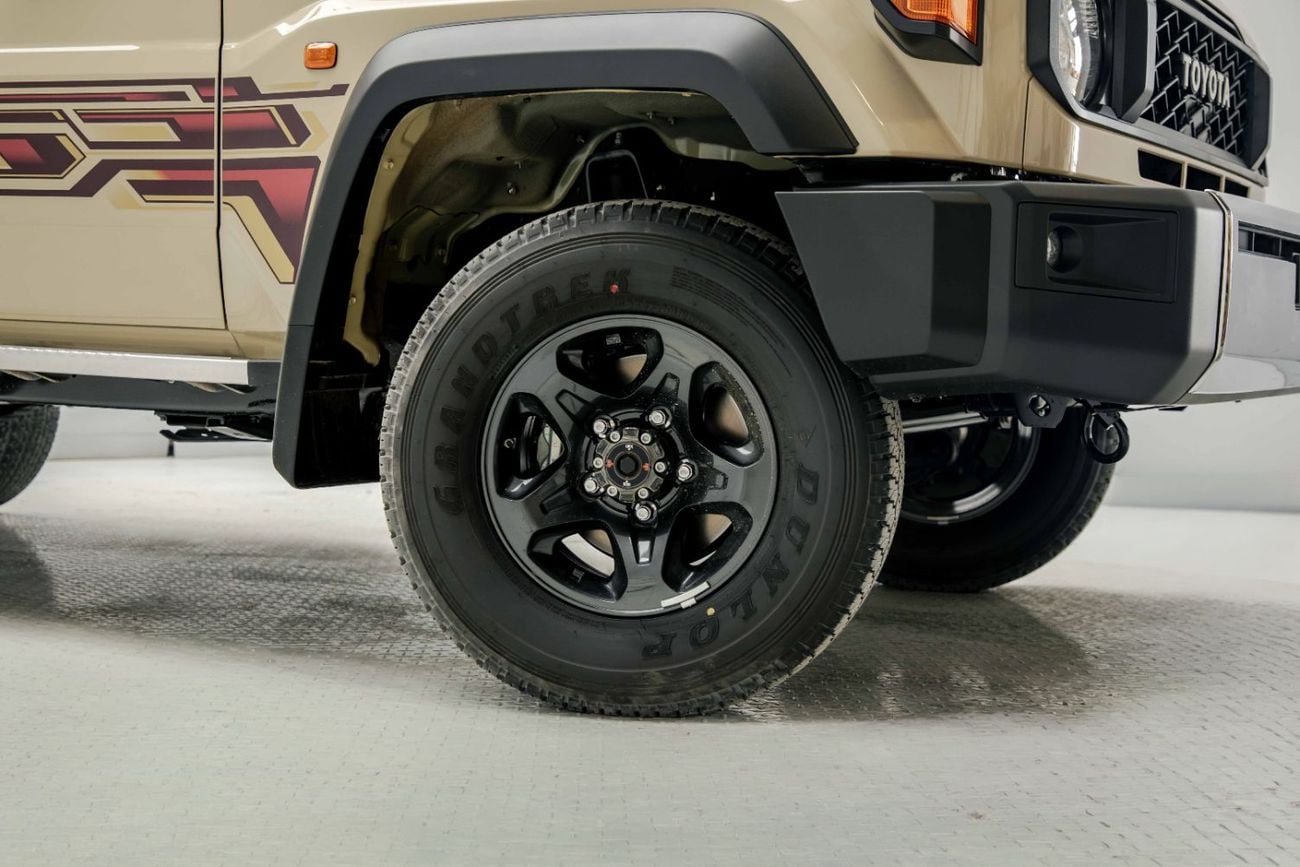 تويوتا لاند كروزر بيك آب LC79 4.0L - Beige Inside Beige | Export Only