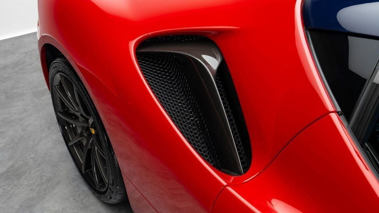 Ferrari SF90 STRADALE Tailor Made Ispirazioni 1 of 1 -  2022 - GCC - Under Service Contract