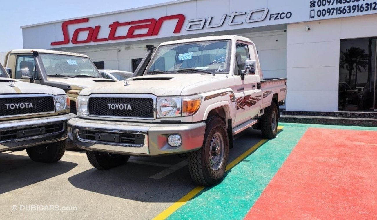Toyota Land Cruiser Pickup Toyota Land Cruiser Pick Up Single Cabin M/T 4.5L V8 Diesel 4X4 White color