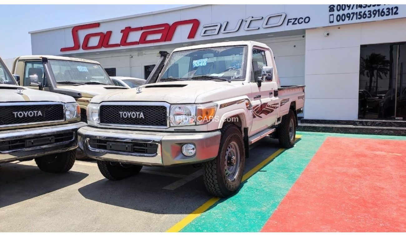 Toyota Land Cruiser Pick Up Toyota Land Cruiser Pick Up Single Cabin M/T 4.5L V8 Diesel 4X4 White color