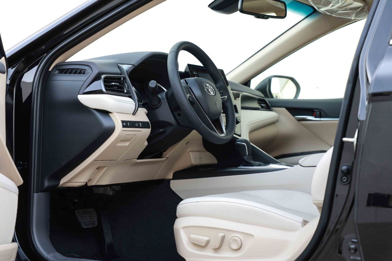 تويوتا كامري تويوتا كامري 3.5 2024 - اسود اتيتيود من الداخل بيج | تصدير فقط
