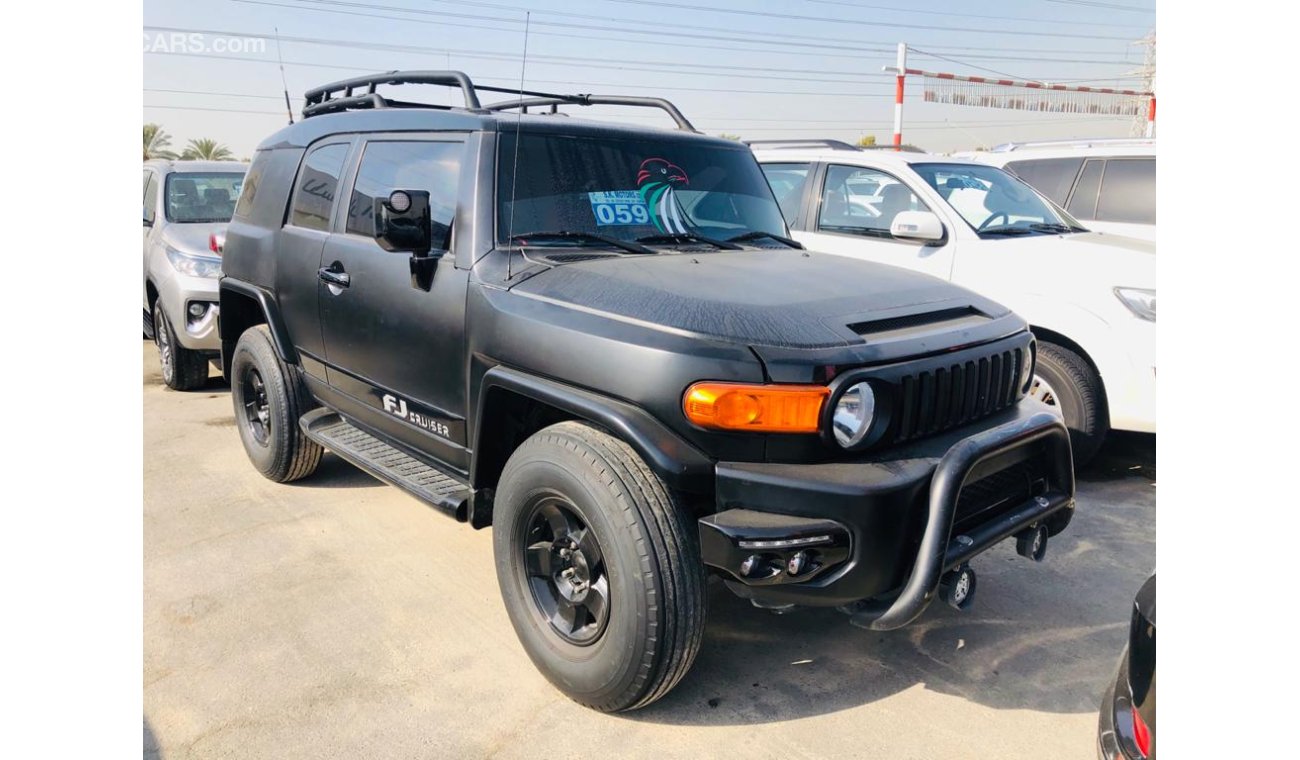 تويوتا إف جي كروزر GCC RTA PASSED-JEEP-SPOILER-LEATHER SEATS-NEAT AND CLEAN INTERIOR-