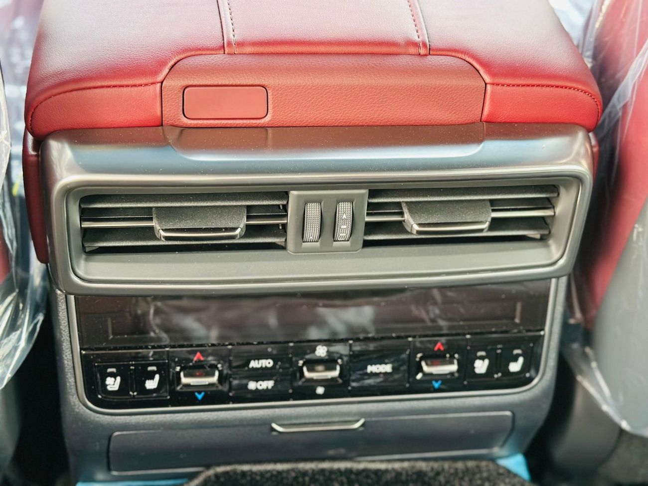 لكزس LX 700h Signature