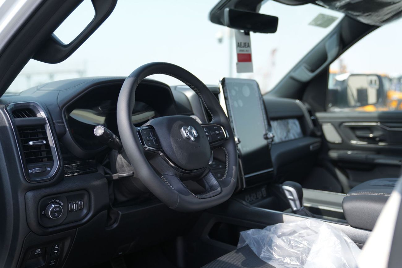 رام 1500 Rebel 5.7L Crew Cab Utility (5 Seater)