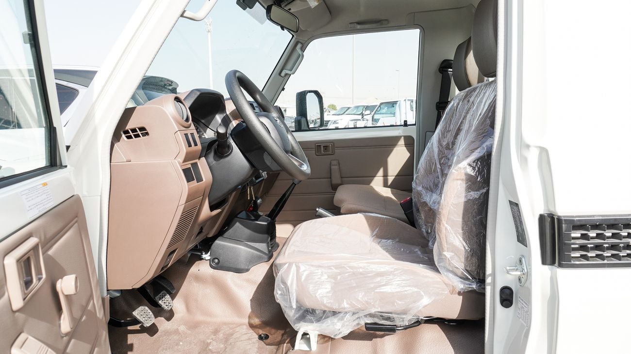 Toyota Land Cruiser Pick Up 4.0L V6 Single Cabin M/T