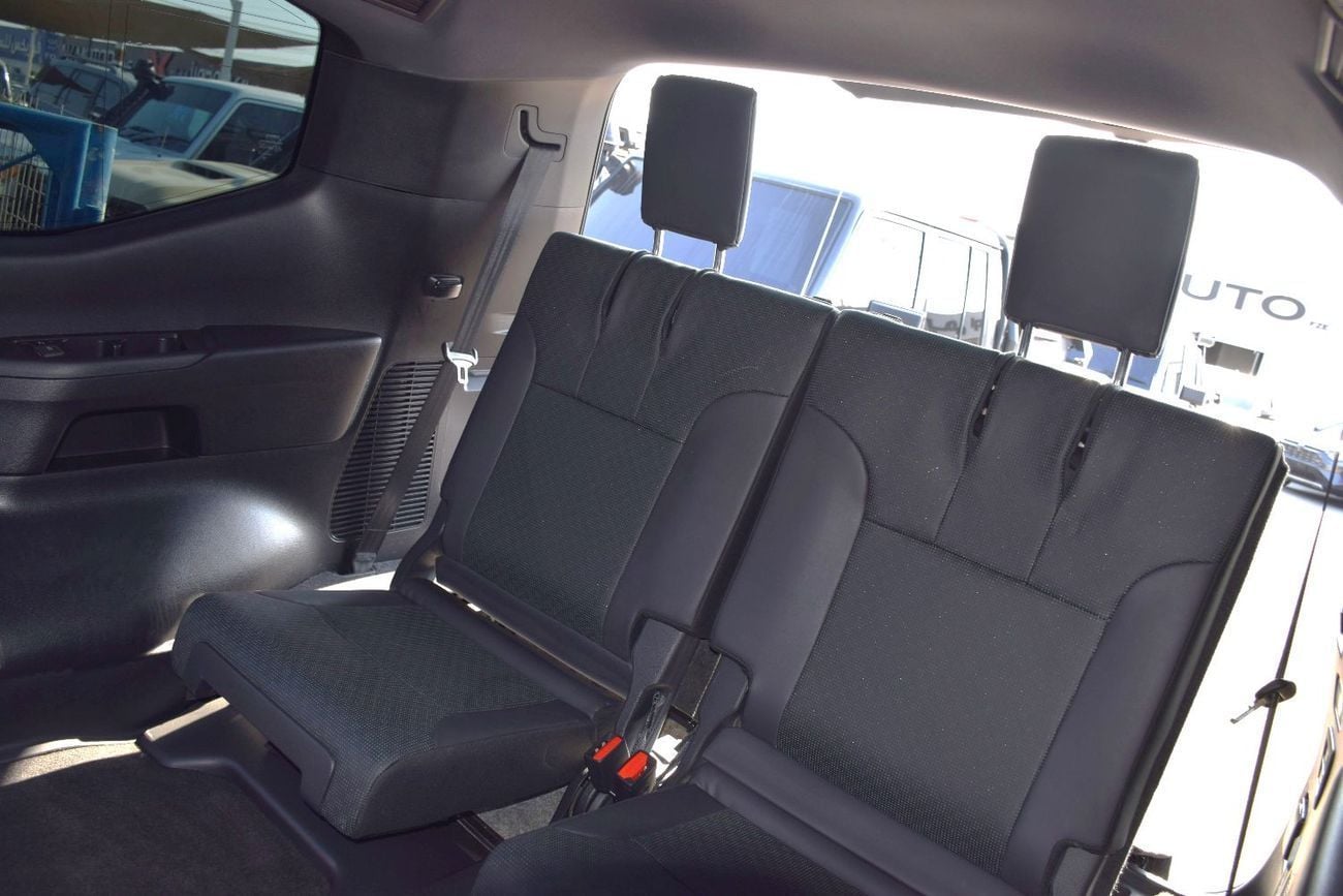 تويوتا لاند كروزر VXR VX 3.3L 6 Cylinder Diesel 4x4 (Right Hand Drive)