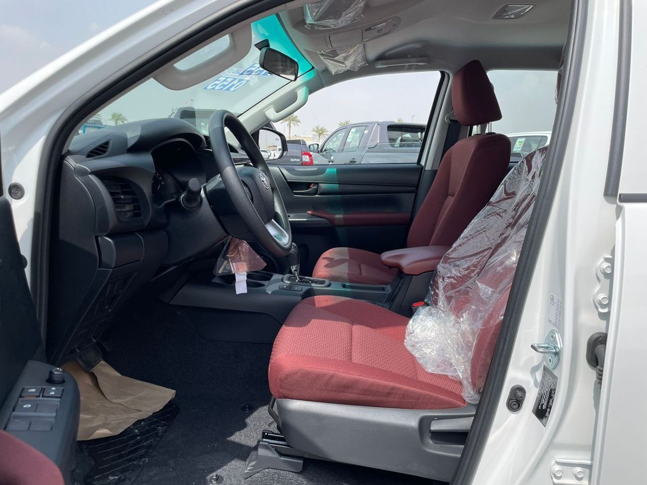 Toyota Hilux Toyota Hilux 2.7L 2024 A/T 4x4 basic with power window