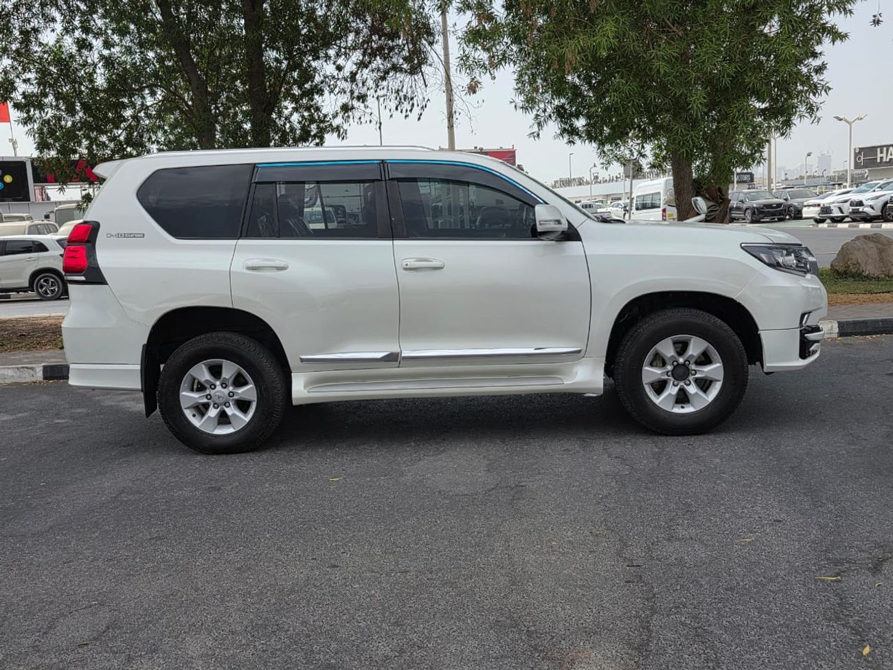 Toyota Prado 2022 shape ,diesel 3.0 liter right hand drive auto transmission