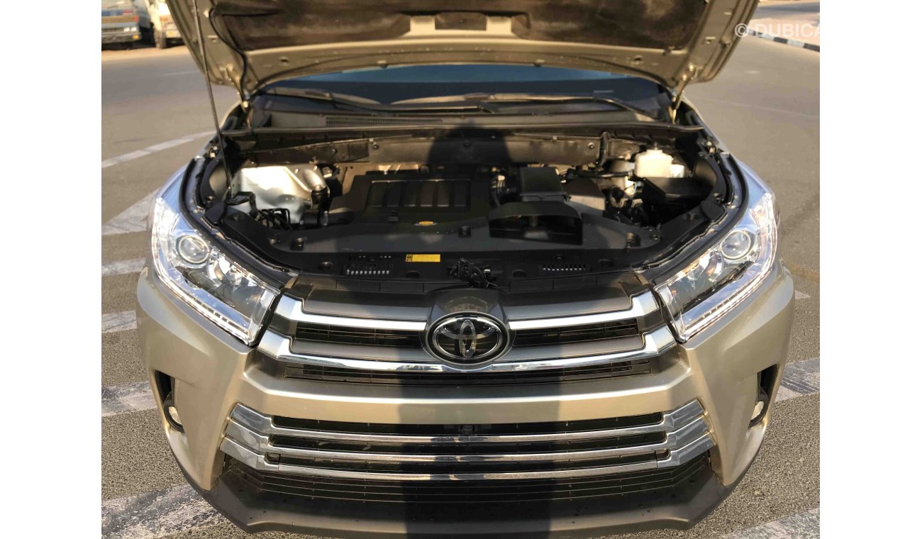 Toyota Highlander 4WD FULL OPTIONS WITH LEATHER SEAT, PUSH START AND SUNROOF