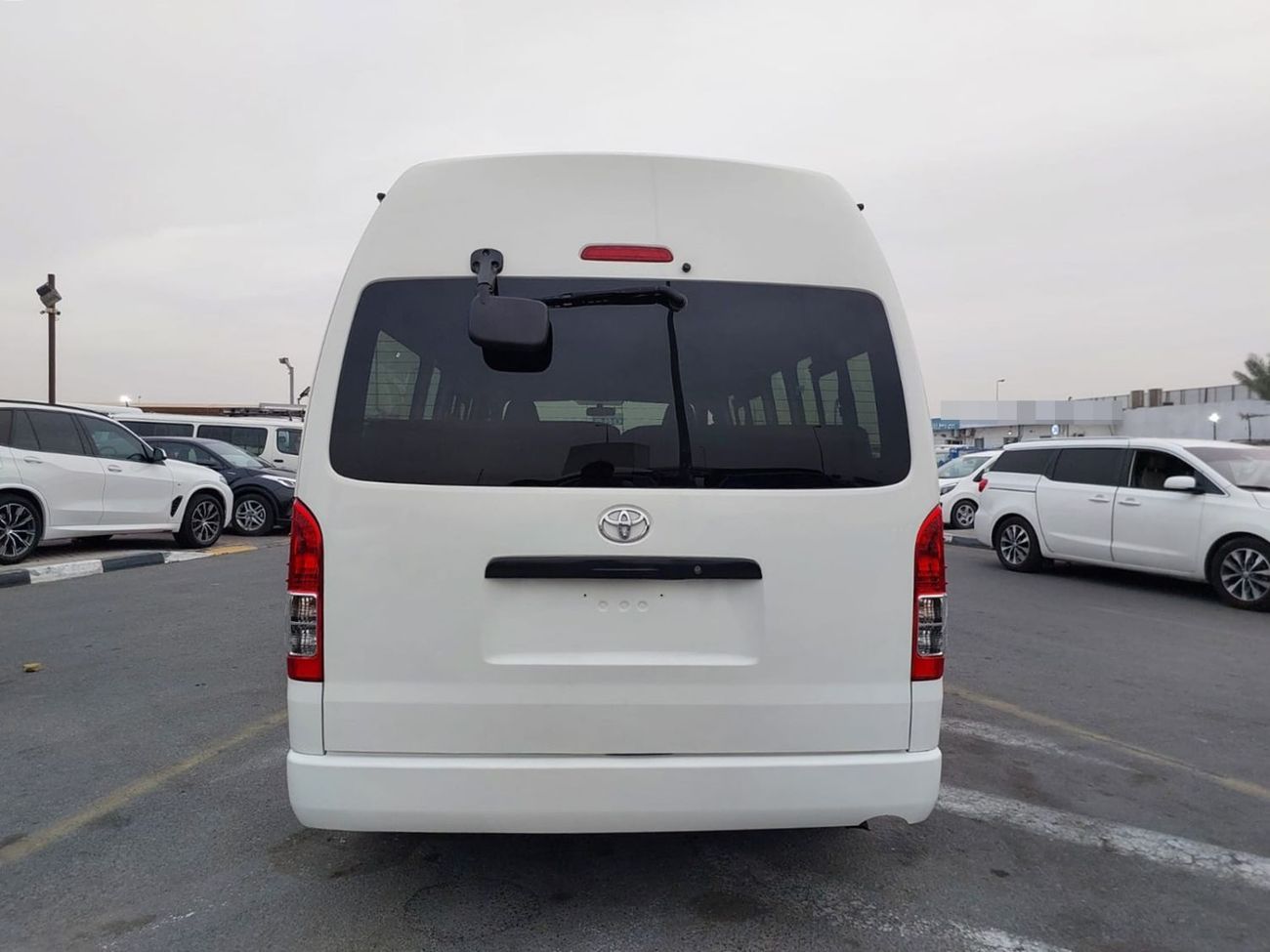 تويوتا هاياس (RAMADAN OFFER) TOYOTA HIACE COMMUTER VAN RHD 2016 MODEL 2.5 L DIESEL MANUAL(PM61244)