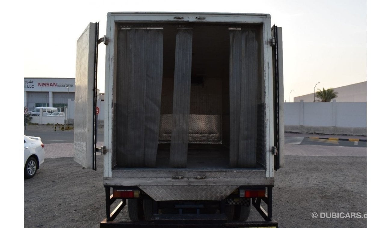 ميتسوبيشي كانتر 2006 | MITSUBISHI CANTER 4.2TON TRUCK | RED-DOT CHILLER | 14FEET | GCC | VERY WELL-MAINTAINED | SPEC