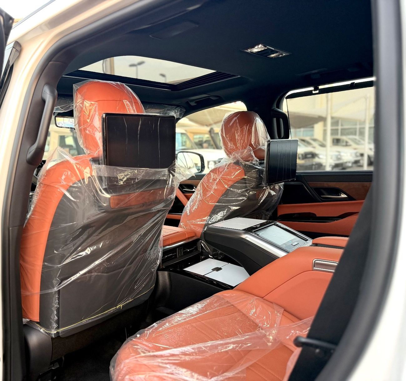 Lexus LX 600 LX 600 VIP || Kuro || 4 Seats || 2025