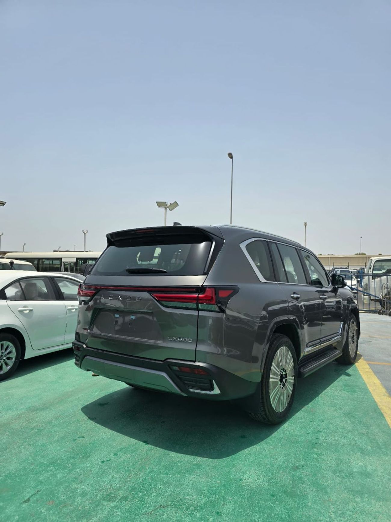 Lexus LX 600 Signature 3.5L ( CYL)