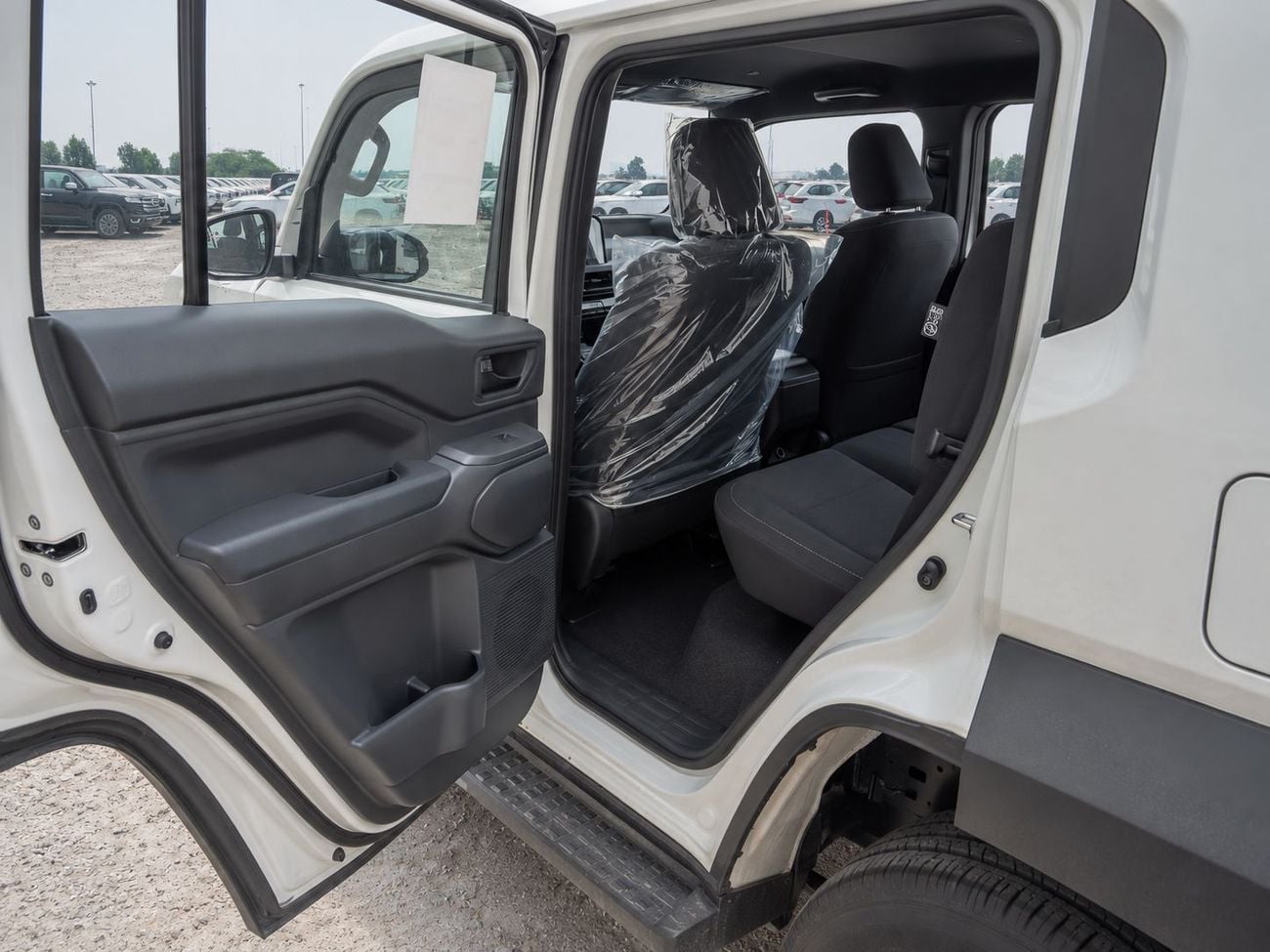Toyota FJ Cruiser ECTAV0137 - 2027 Toyota FJ Cruiser - 2.7L Petrol Auto - White