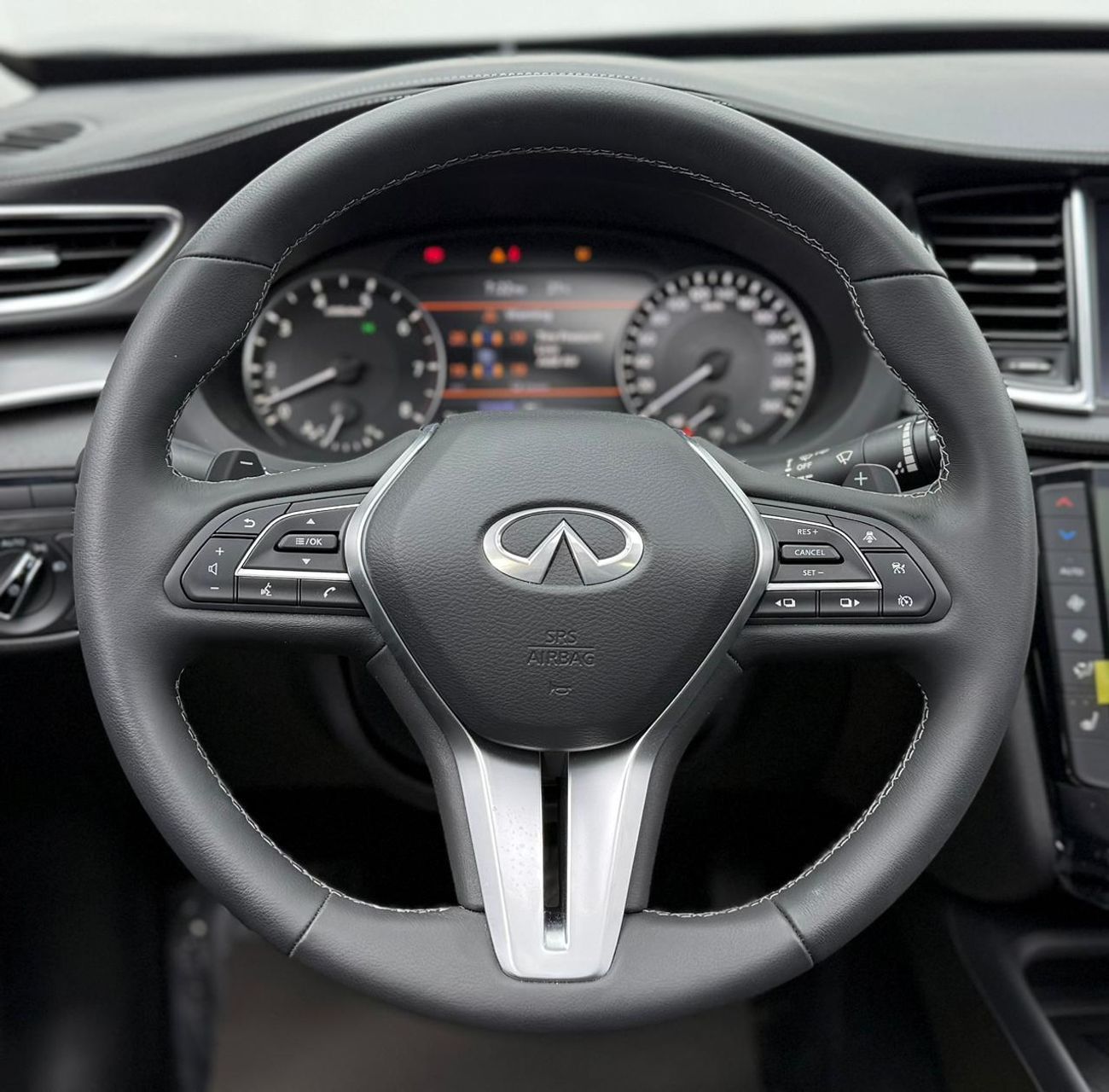 Infiniti QX50 Luxe Style 2.0L 2024 Infiniti QX50 ,Warranty ,Brand New ,GCC