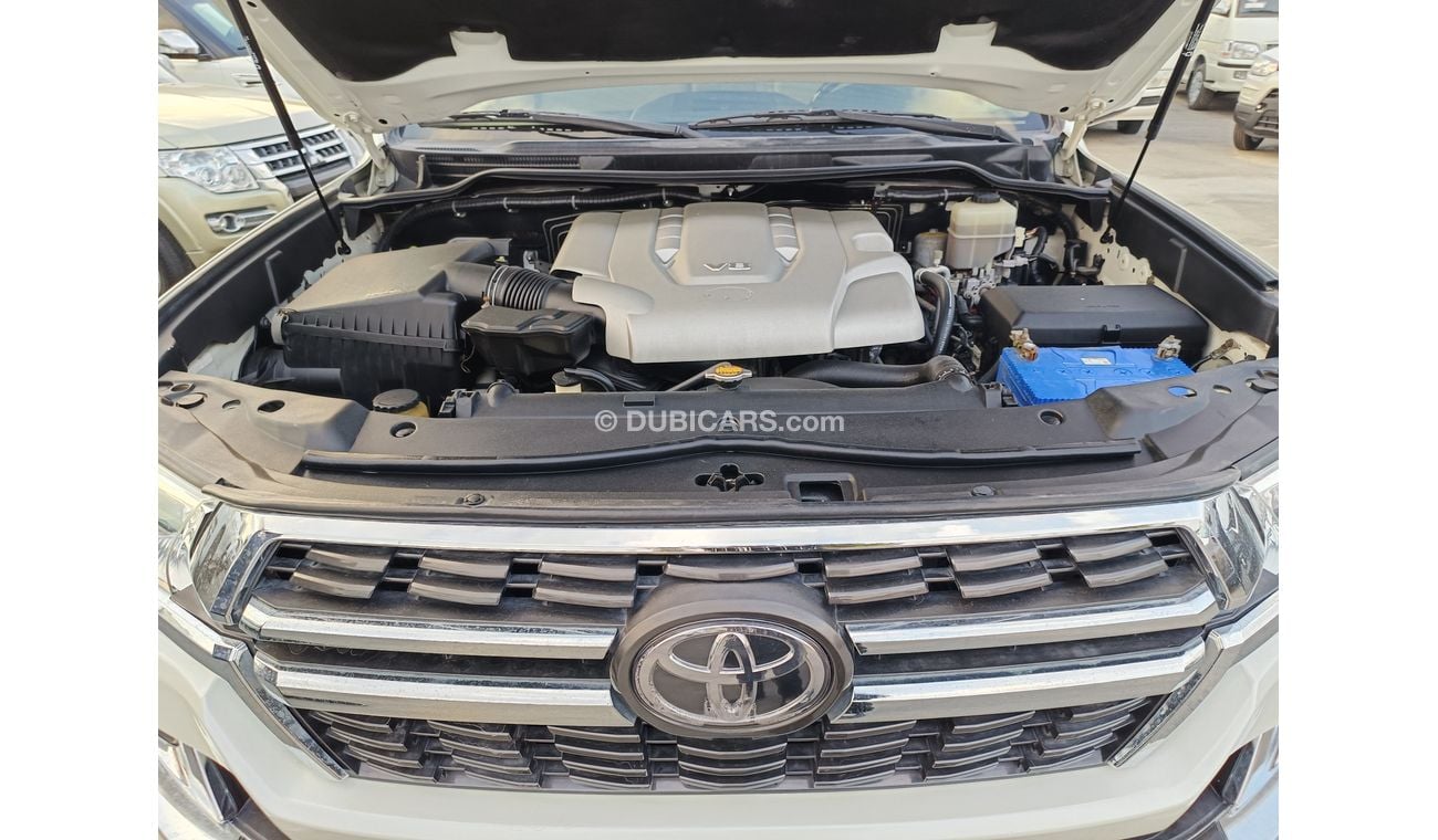 Toyota Land Cruiser GXR - V8, 5.7L PETROL, FULL OPTION / 20 SHP (LOT # 6267)