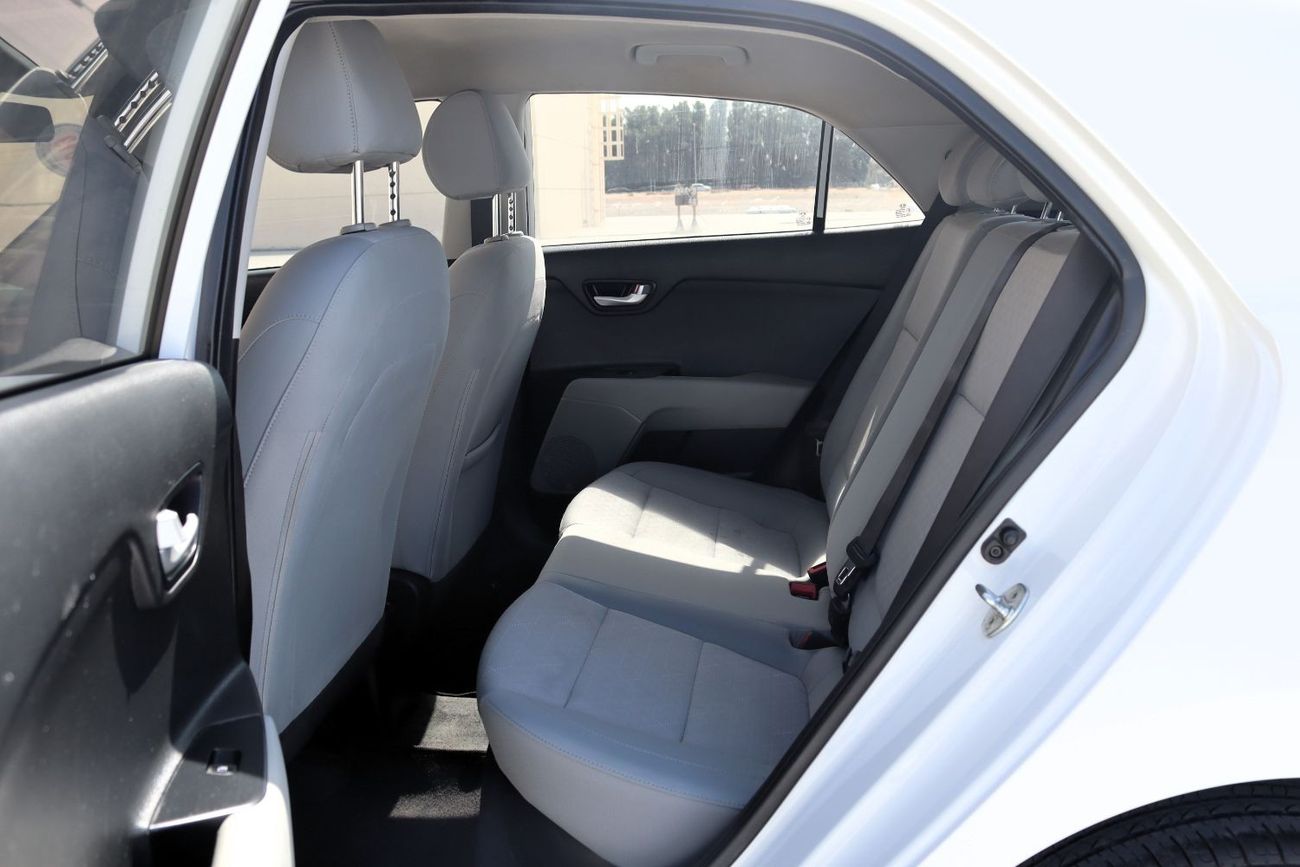 Kia Rio EX 1.4L (100 HP) Hatchback