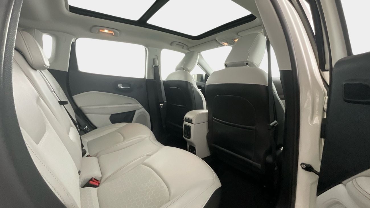 جيب كومباس 2.4 LIMITED HIGHLINE 4WD AUTO | شامل الضمان | 0 ﺪﻔﻋﺓ ﺃﻮﻟﻯ