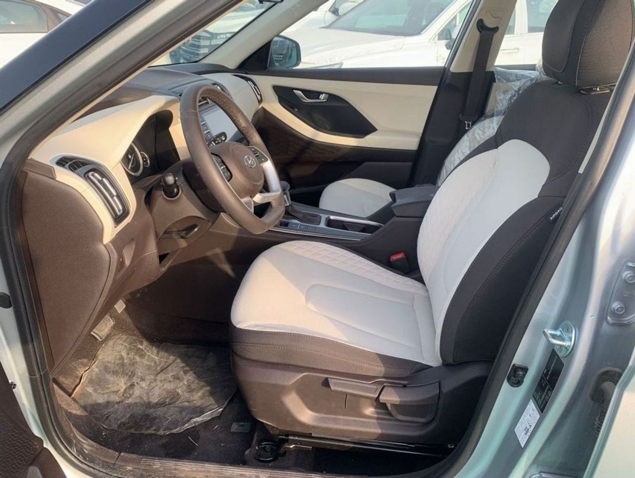 Hyundai Creta 1.5 TURBO WITH SUNFOOF