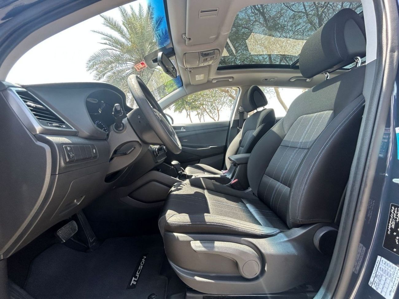 Hyundai Tucson GL Plus 2.0L GCC FULL AGENCY SERVICE WITH PANOROMIC ROOF, REAR CAMERA, AUTO FOLD SIDE MIRRORS