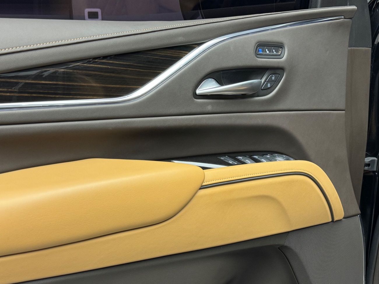 Cadillac Escalade Sport 6.2L 4WD