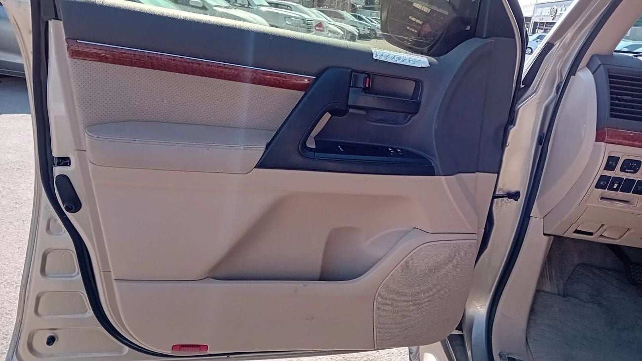 تويوتا لاند كروزر Std 4.0L 4WD