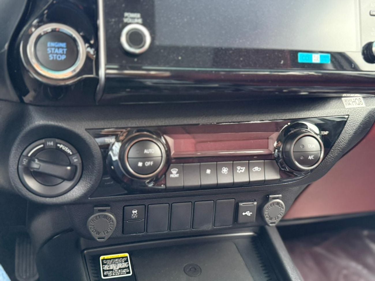 Toyota Hilux 2.7L GLX-S FULL WITH WIRLESS CHARGER AND COMPRESSOR OMANI