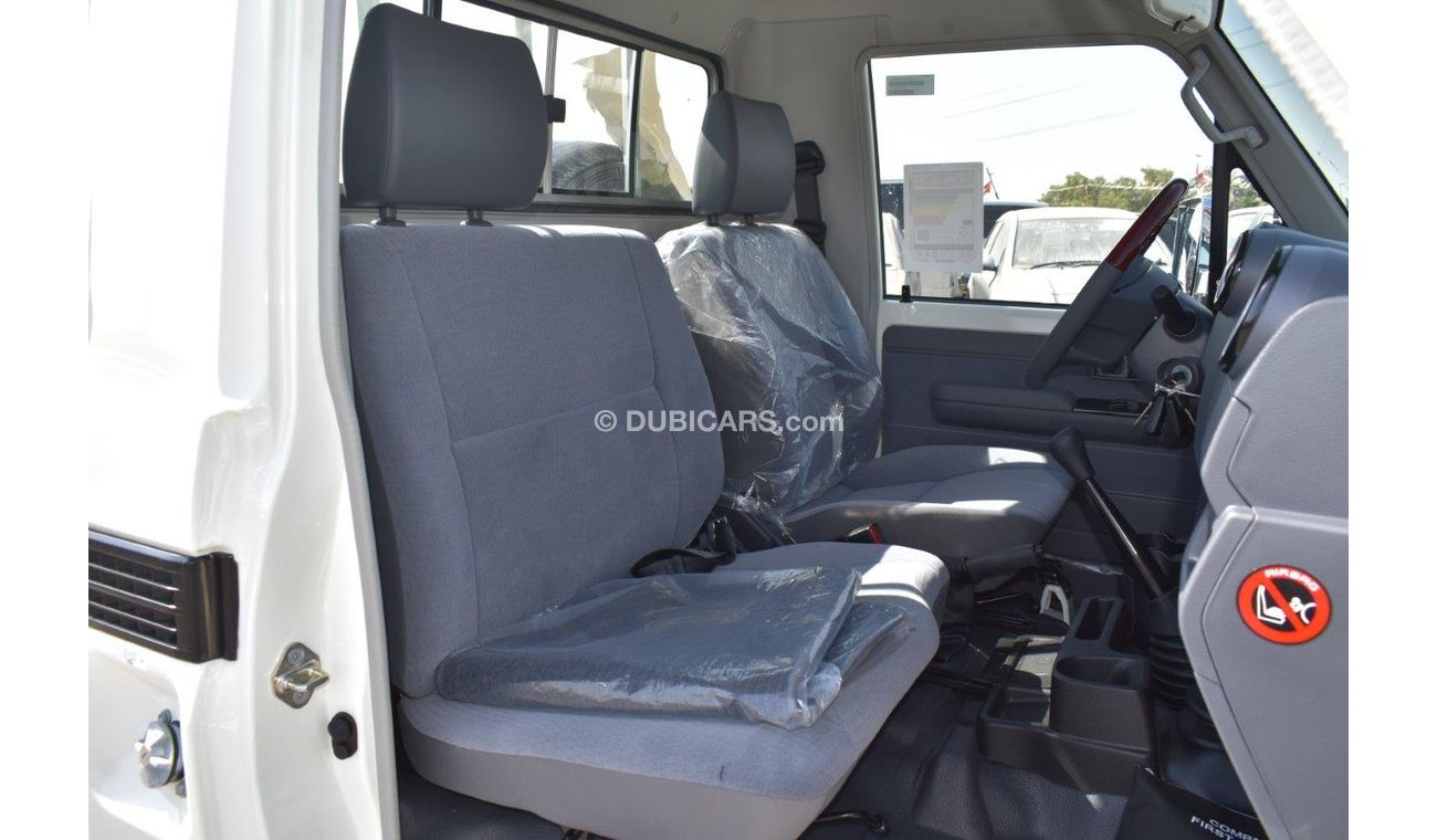 Toyota Land Cruiser Pick Up 79 SINGLE CAB LX-V V6 4.0L PETROL  4WD MANUAL TRANSMISSION