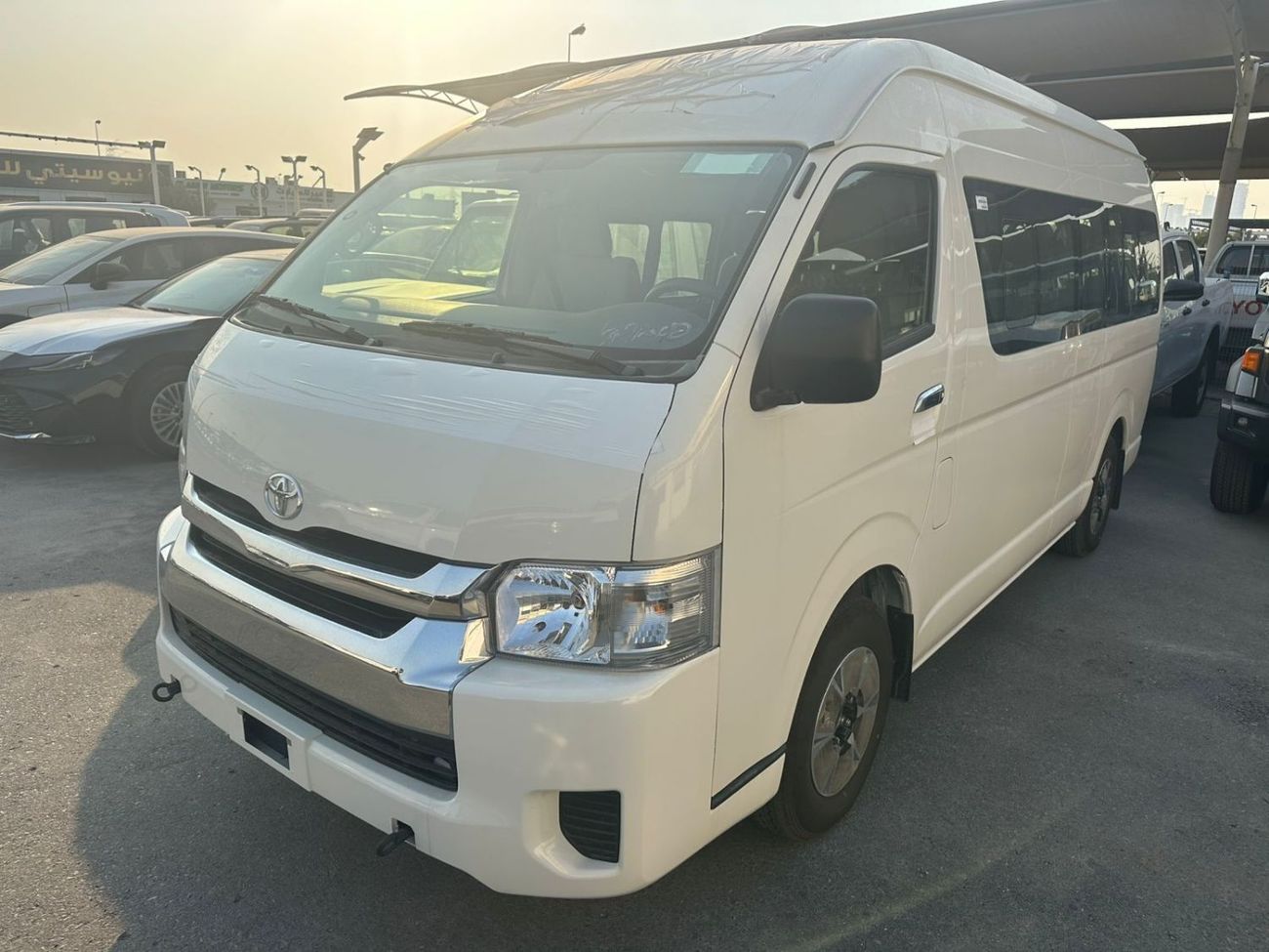 Toyota Hiace DLS -High Roof Commuter 2.8L M/T