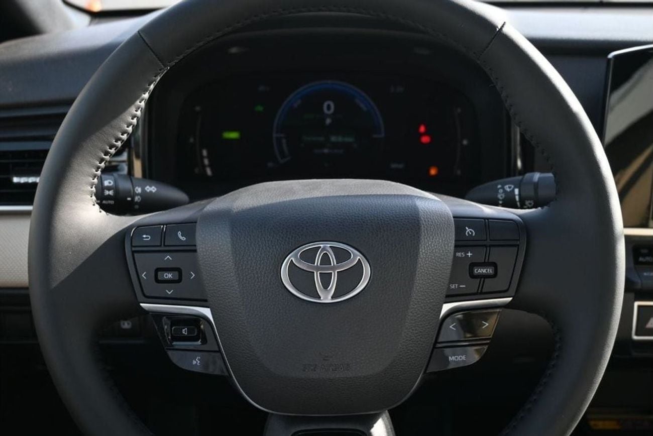 Toyota Camry LE HEV Toyota Camry LE 2.5L Hybrid, Model 2025 Color White (Export Price)