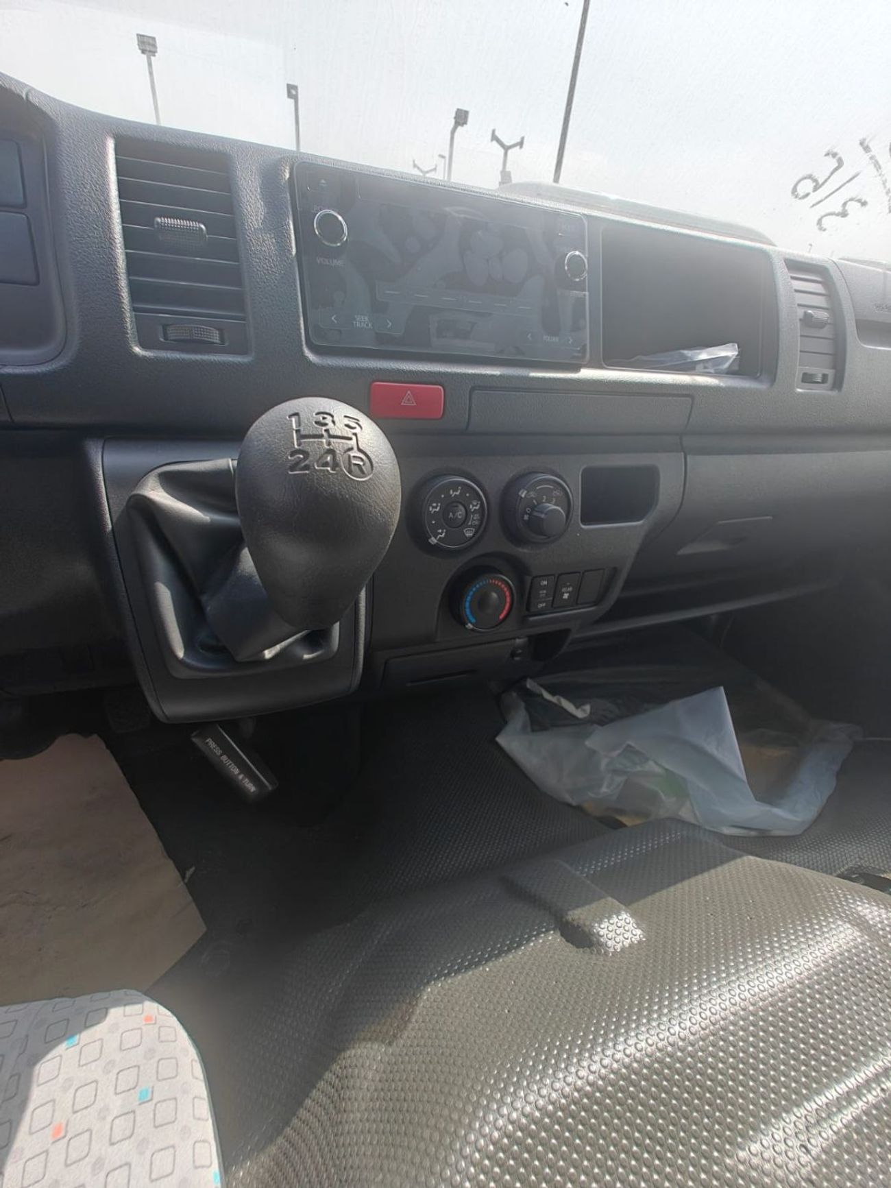 Toyota Hiace 2.5L DIESEL HR 15 SEATER MANUAL TRANSMISSION( FOR RE-EXPORT ONLY )