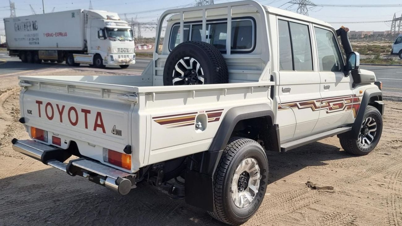 Toyota Land Cruiser Pick Up LC79 DC 2.8L Z Turbo-Diesel AT 2024YM [AVAILABLE IN WHITE & BEIGE COLOR]