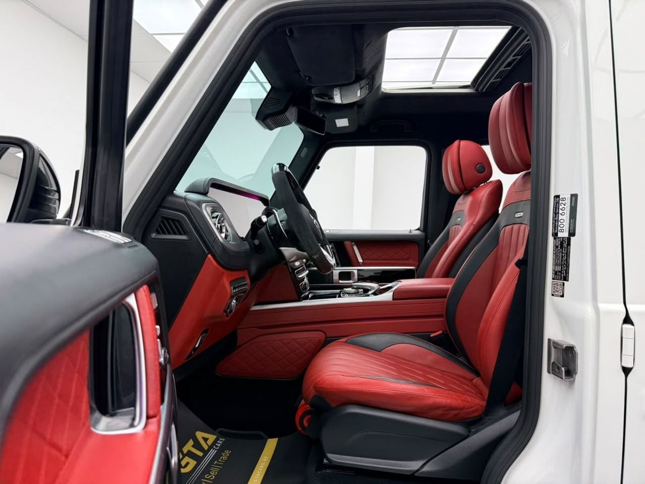 مرسيدس بنز G 63 AMG STANDARD مرسيدس بنز G63 AMG موديل 2021، مع ضمان، وسجل صيانة كامل لدى مرسيدس بنز حتى عام 2027، وشهادة خليجية.