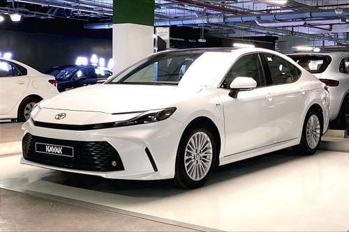 تويوتا كامري XLE | شامل الضمان | 0 ﺪﻔﻋﺓ ﺃﻮﻟﻯ