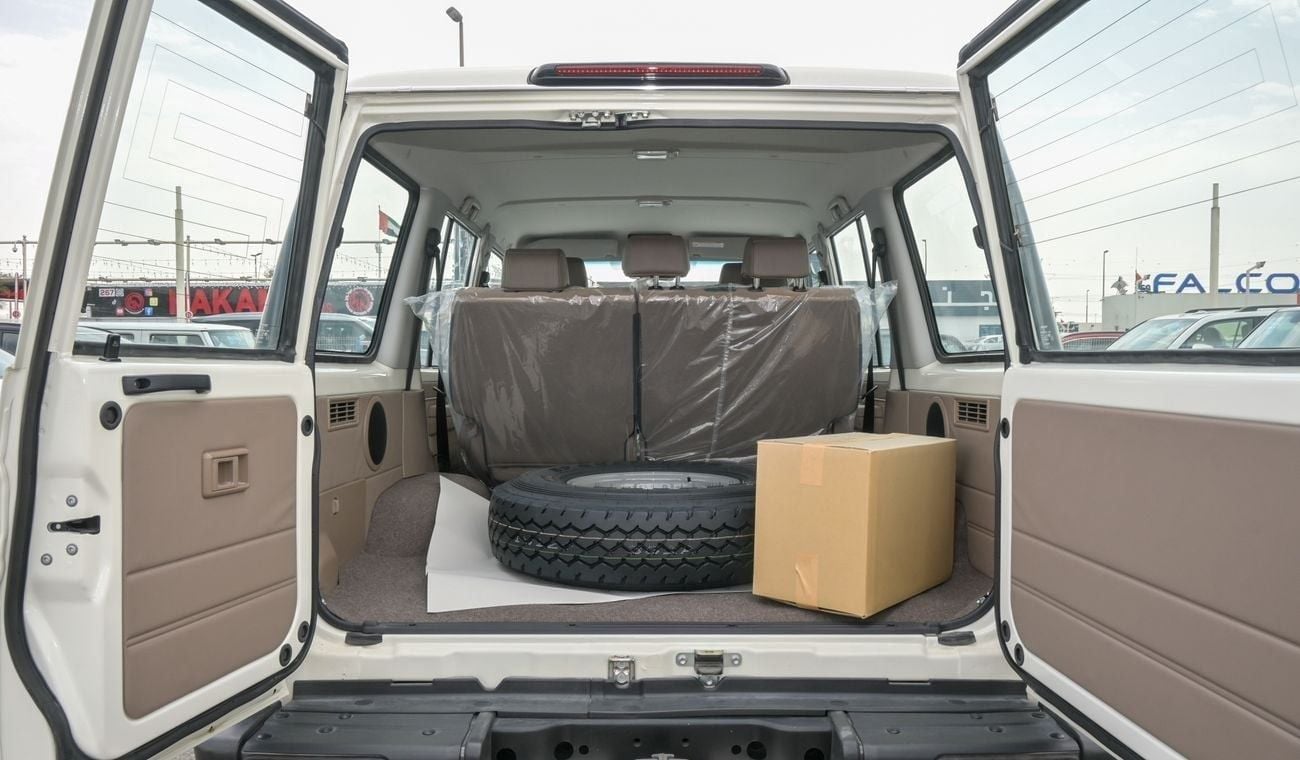 Toyota Land Cruiser 70 LC76 4.5 V8 - STD - E