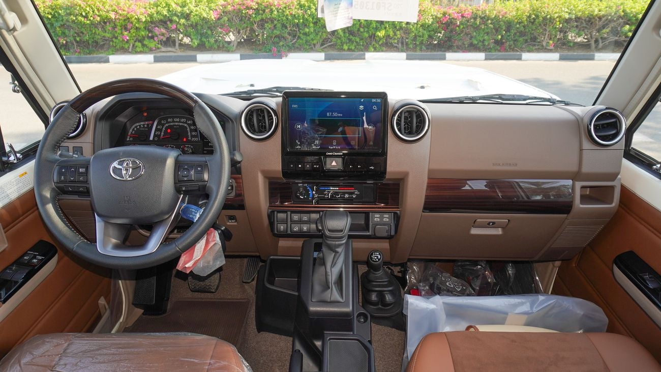 تويوتا لاند كروزر 70 LX 4.0L V6 A/T