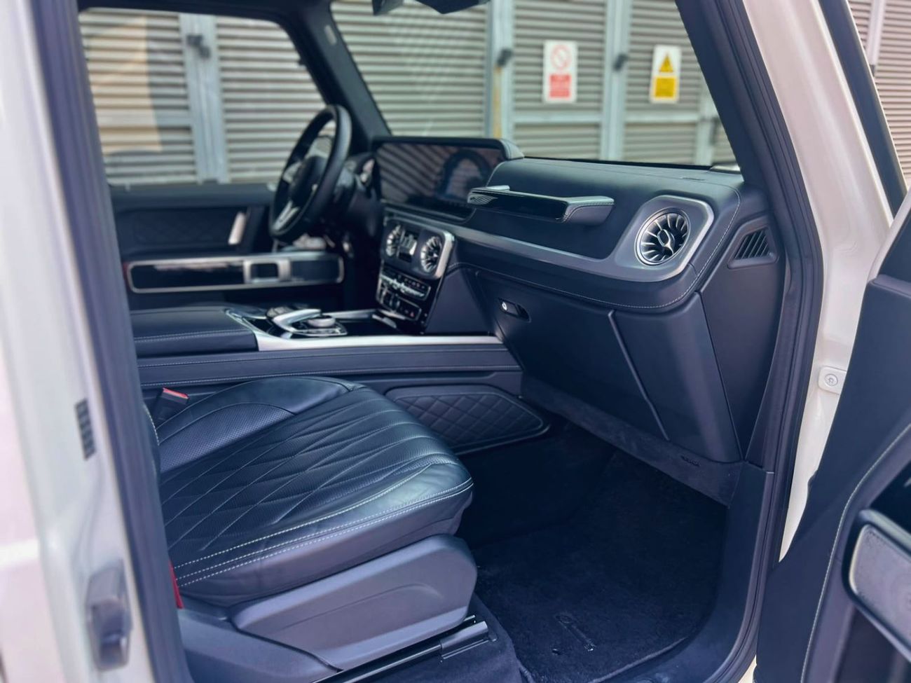 Mercedes Benz G63 AMG STANDARD Additional Details: - Extras: Feature set follows the Japanese-spec G 550 configuration — please req