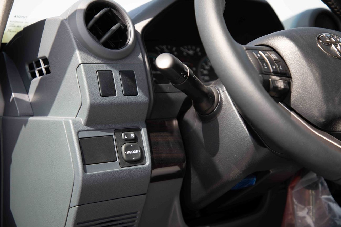 تويوتا لاند كروزر LC76 Hardtop LX 4.0L - Manual - White Inside Bluish Grey | Export Only