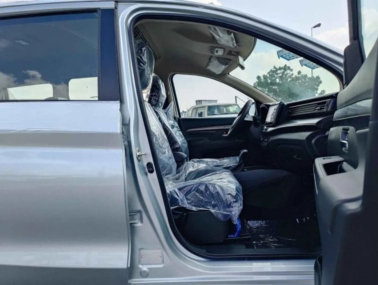 سوزوكي ايرتيغا SUZUKI ERTIGA GLX 2024 A/T 1.5L 4CY PETROL SILVER full