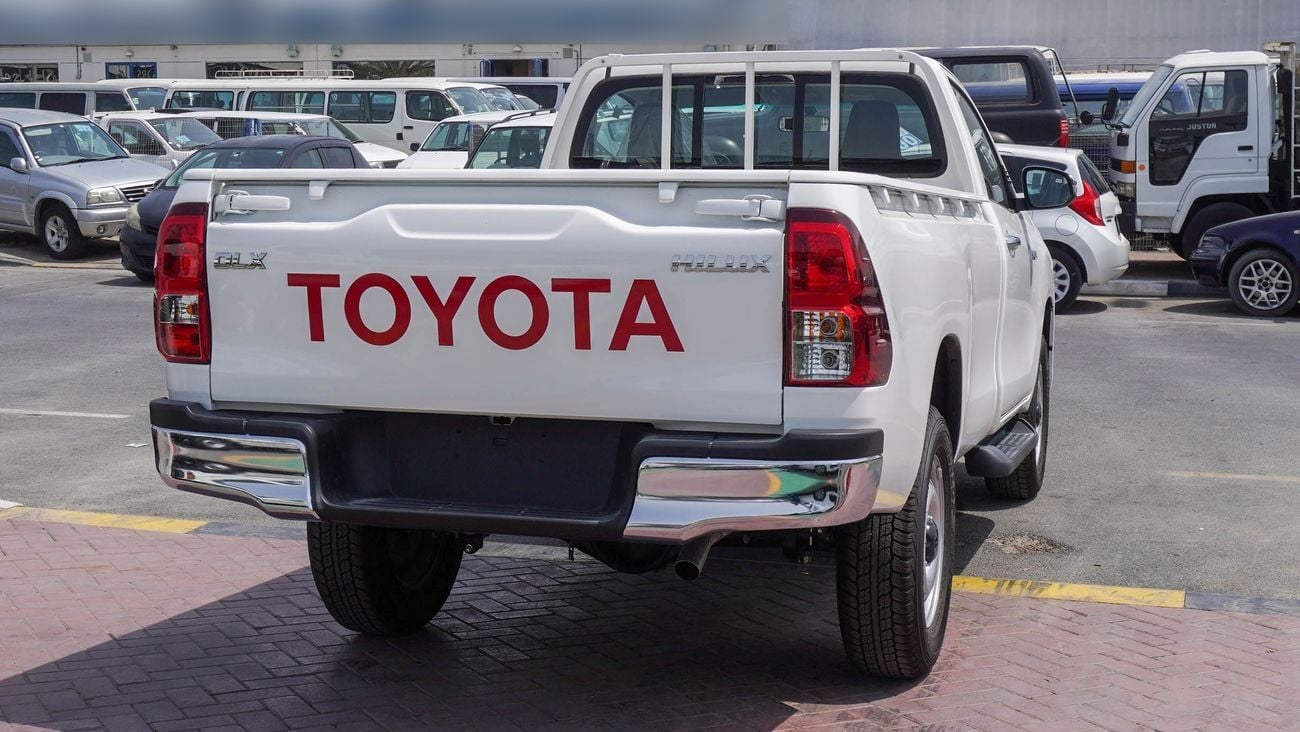 تويوتا هيلوكس GLX 2.4L DIESEL 4WD M/T
