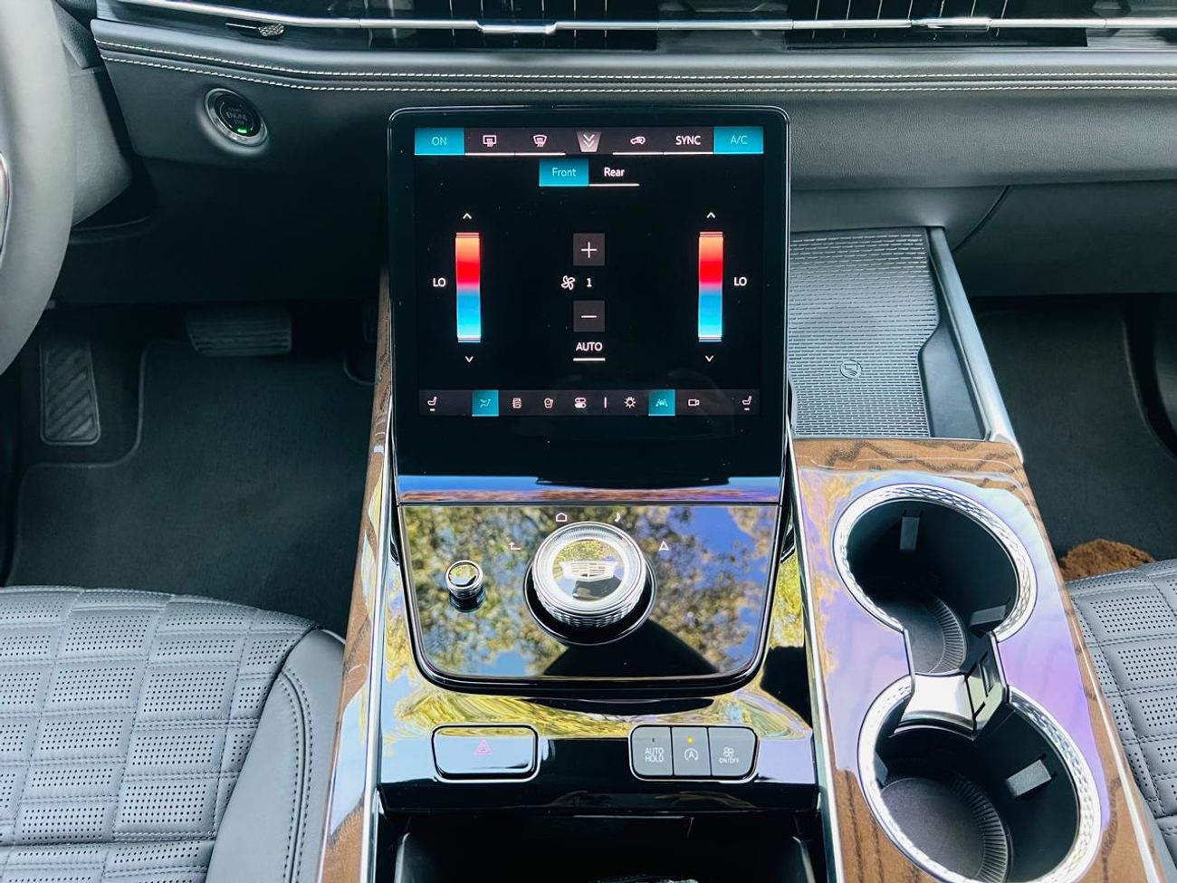 كاديلاك إسكالاد Premium Luxury Platinum 6.2L 4WD