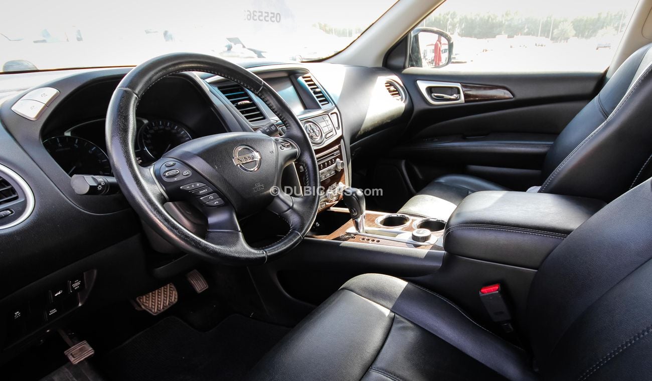 Nissan Pathfinder SV 4WD