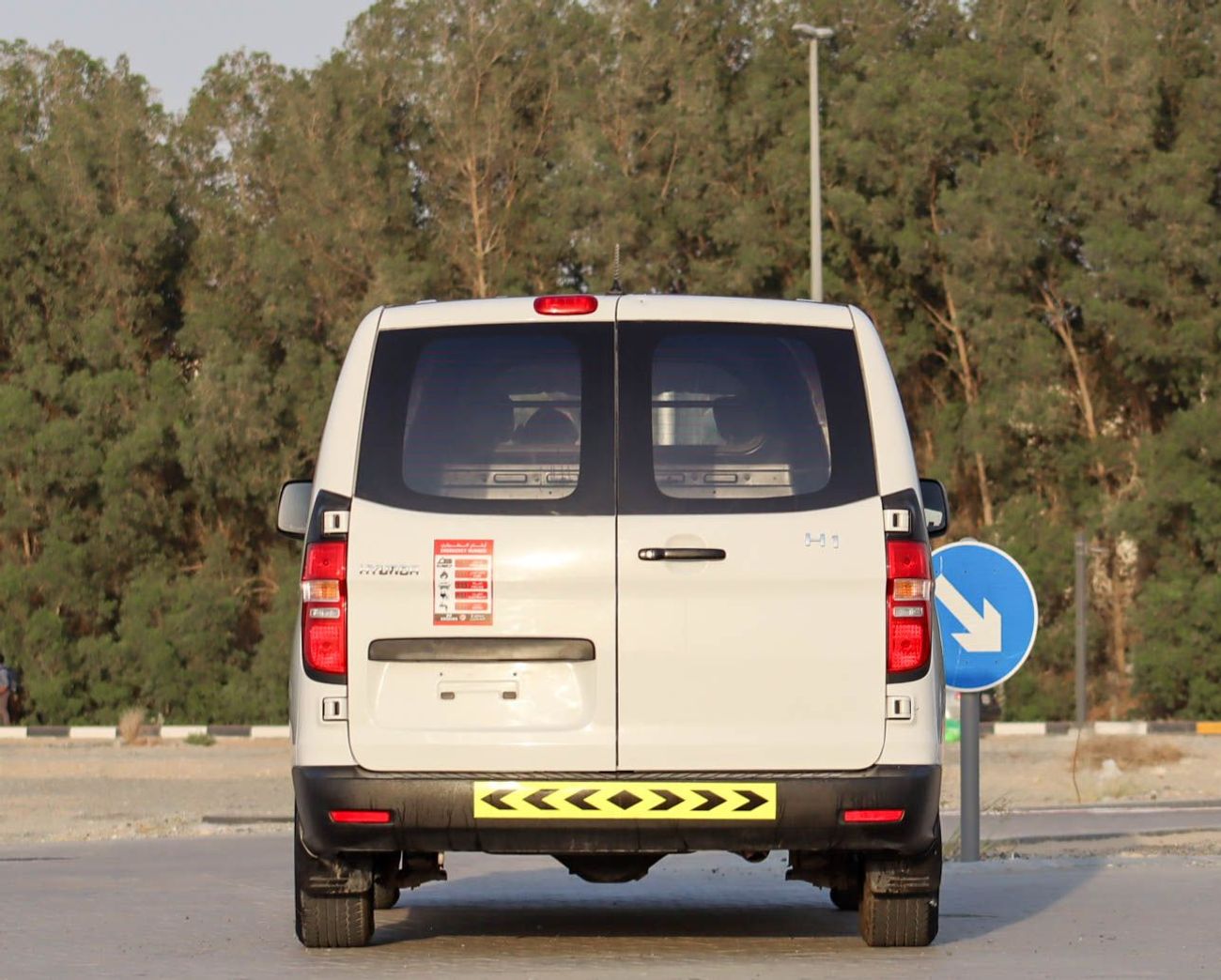 هيونداي H-1 Hyundai H1 2.4L VAN RWD 2020 GCC accident-free, in excellent condition, 820 P.M