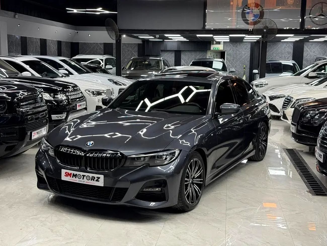 BMW 330i Exclusive 2.0L (255 HP)