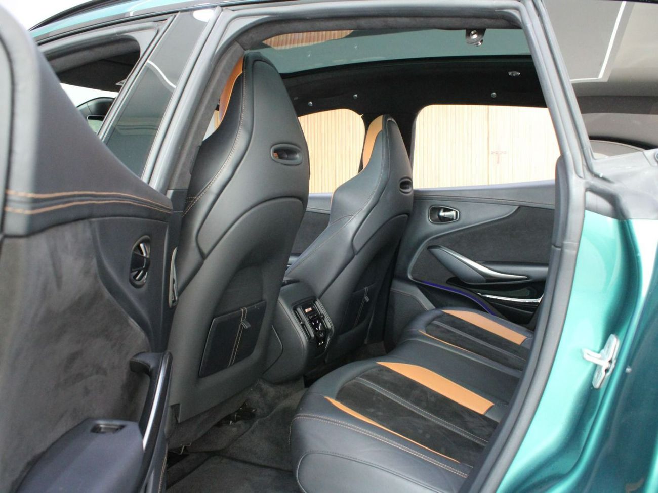 Aston Martin DBX DBX 550 | V8