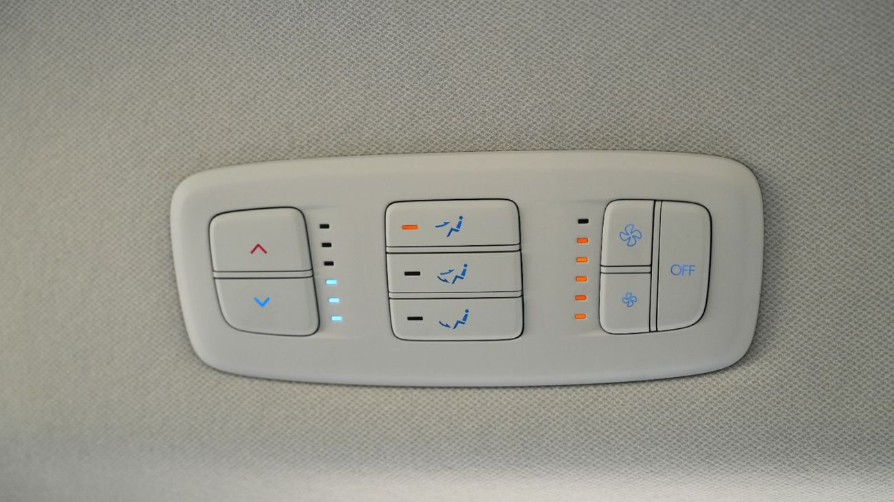 هيونداي ستاريا 2.2 Diesel 11 Seater M/T 2025 MY