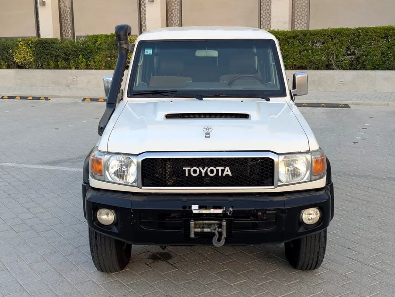 تويوتا لاند كروزر 70 Land Cruiser 76 Series 1VD-FTV 4.5L V8 Turbo-Diesel Excellent Condition