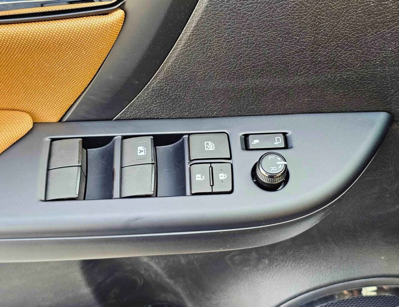 Toyota Fortuner EXR FORTUNER || 2.4L DIESEL V4 4WD / FR&RR PARKING SENSEOR / MANUAL AC (CODE # FDMC)